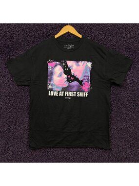 Twilight Love at First Sniff T-Shirt Size Large